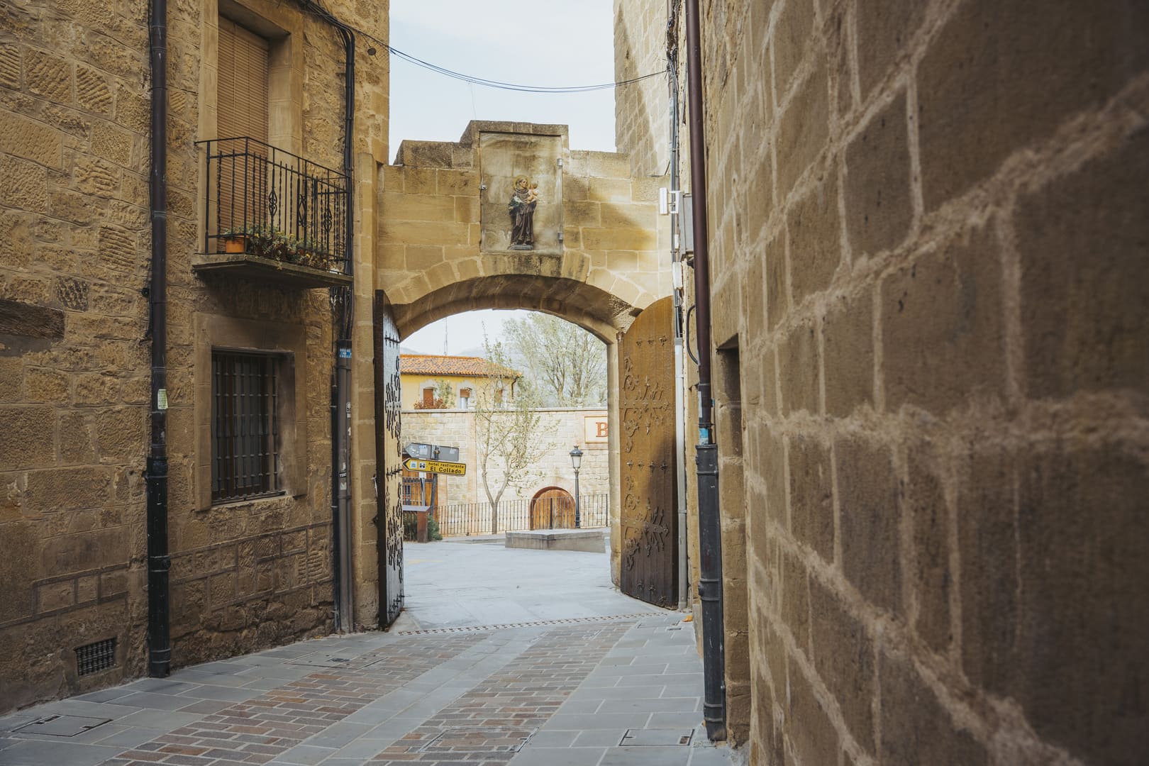 Puerta de Santa Engrancia